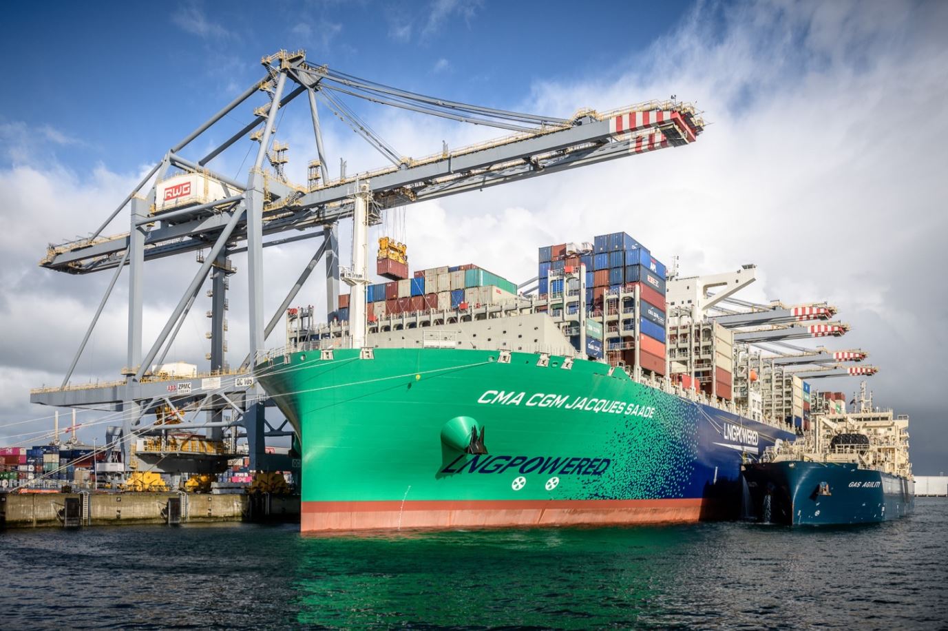 CMA CGM and Total Complete World’s Largest Liquefied Natural Gas Bunkering Operation at Port of Rotterdam