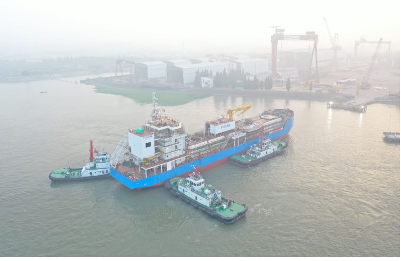 Singapore’s first LNG bunkering vessel launches